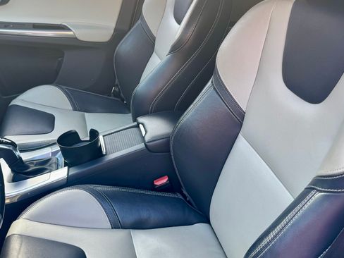 Used 2017 Volvo XC60 T6 Dynamic w/ Preferred Option Package image 11