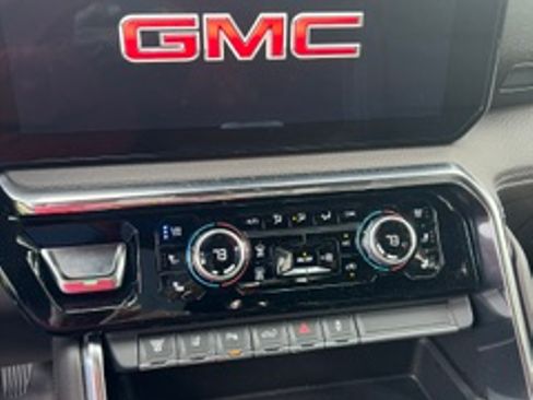 Used 2024 GMC Sierra 3500 Denali w/ Denali Reserve Package AWD/4WD image 8