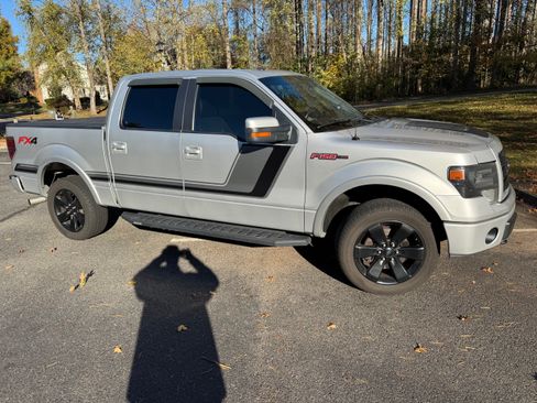 Used 2014 Ford F150 FX4 w/ Equipment Group 402A Luxury image 2