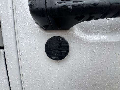 Used 2024 Jeep Gladiator Mojave w/ Technology Group image 13