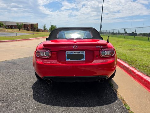 Used 2010 MAZDA MX-5 Miata Grand Touring w/ Premium Pkg RWD image 9