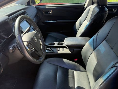 Used 2018 Toyota Avalon XLE w/ Preferred Accessory Package image 5