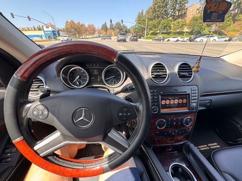 Used 2010 Mercedes-Benz GL 450 4MATIC image 12