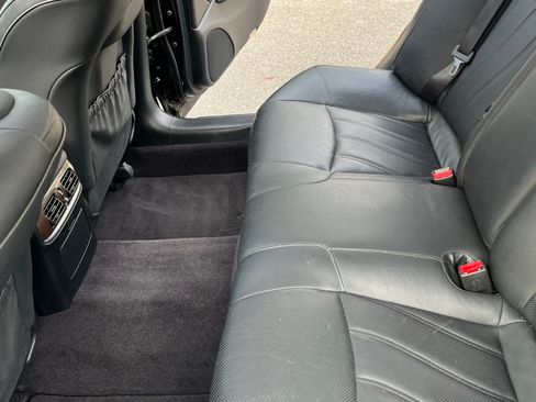 Used 2015 INFINITI Q70 L 5.6 w/ V8 Deluxe Technology Package image 8