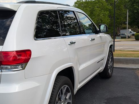 Used 2019 Jeep Grand Cherokee Overland RWD image 32