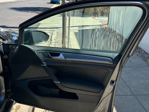 Used 2019 Volkswagen e-Golf SEL Premium image 19