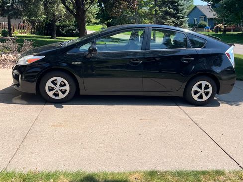 Used 2013 Toyota Prius Two FWD image 2