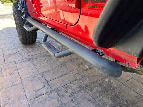 Used 2017 Jeep Wrangler Unlimited Rubicon w/ Connectivity Group image 5