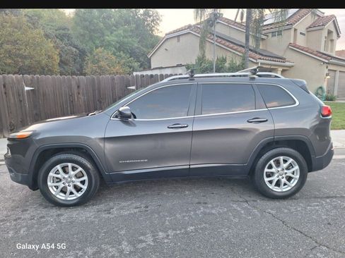 Used 2014 Jeep Cherokee Latitude w/ Comfort/Convenience Group image 2