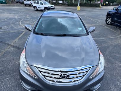 Used 2013 Hyundai Sonata SE w/ Navigation & Sunroof Pkg