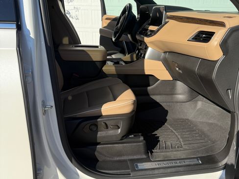 Used 2023 Chevrolet Tahoe Premier w/ Advanced Technology Package image 6