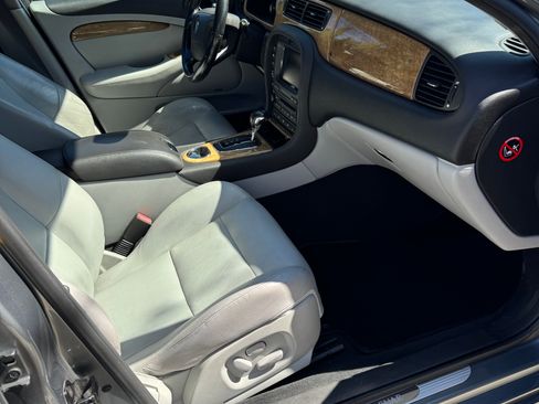 Used 2005 Jaguar S-TYPE R image 13