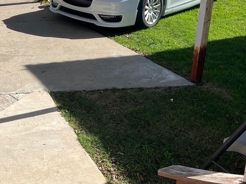 Used 2014 Chrysler 300 image 2