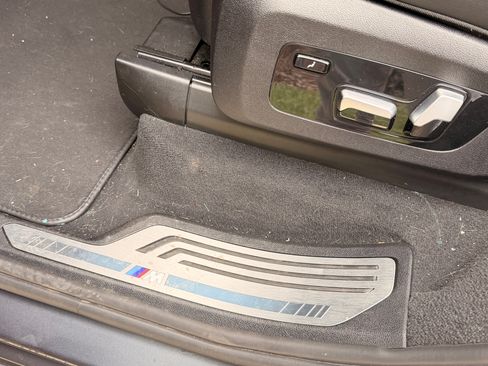 Used 2021 BMW X7 M50i image 29