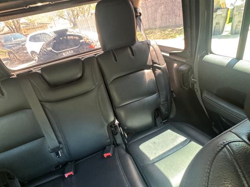Used 2021 Jeep Wrangler Unlimited Sahara AWD/4WD image 12