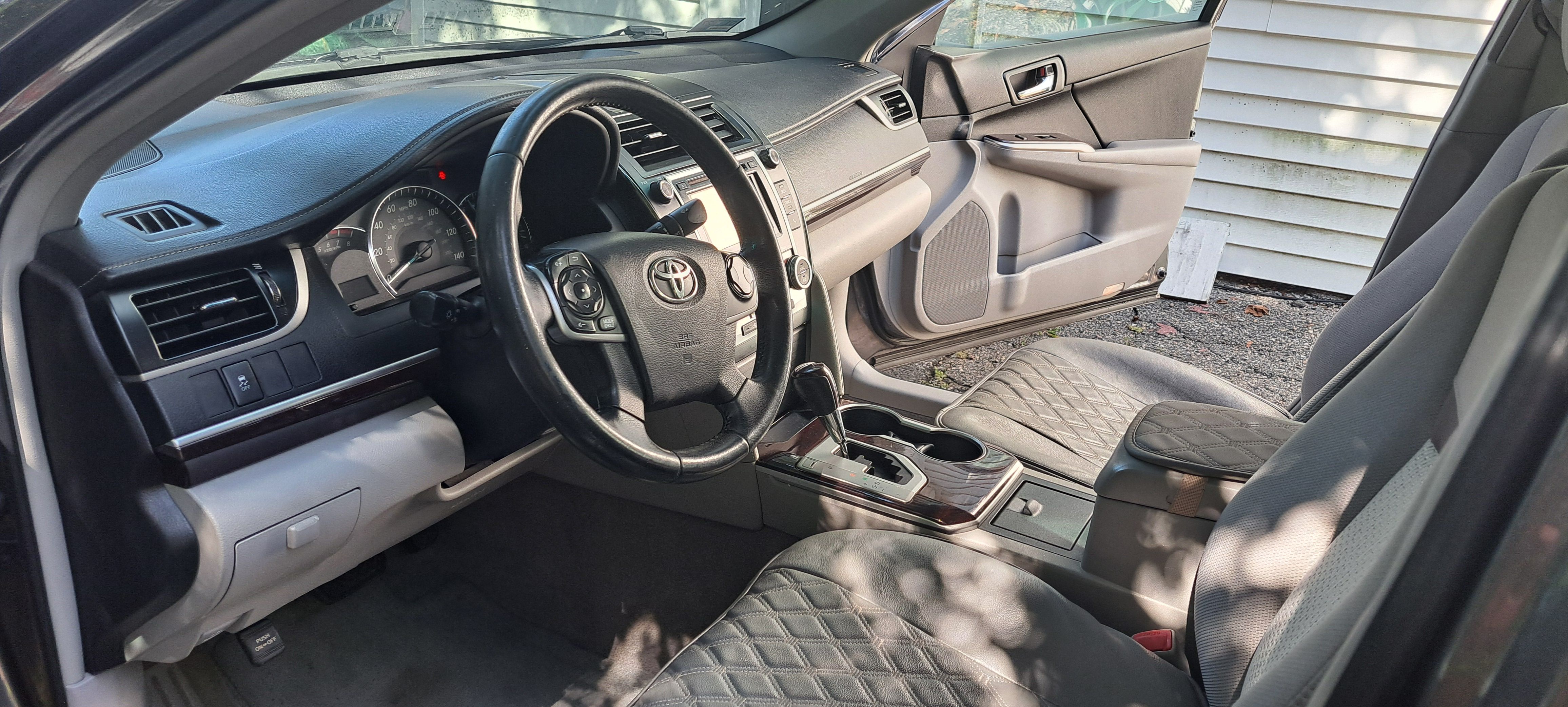 Used 2014 Toyota Camry XLE FWD image 14