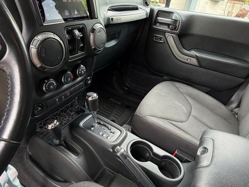 Used 2017 Jeep Wrangler Unlimited Sport w/ Quick Order Package 24S AWD/4WD image 6