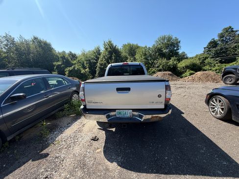 Used 2010 Toyota Tacoma 4x4 Access Cab V6 image 4