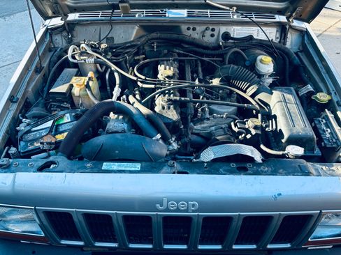Used 2000 Jeep Cherokee Sport image 6
