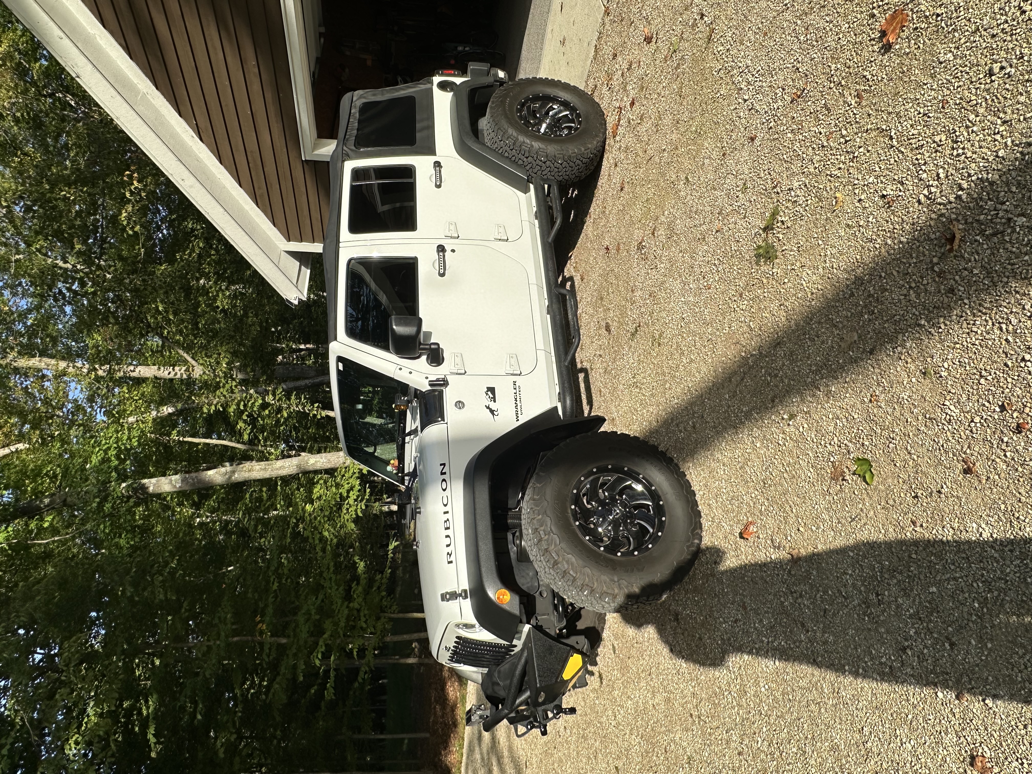 Used 2016 Jeep Wrangler Unlimited Rubicon w/ Max Tow Package AWD/4WD image 9