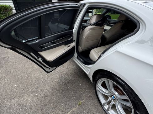 Used 2015 BMW 750i RWD image 13