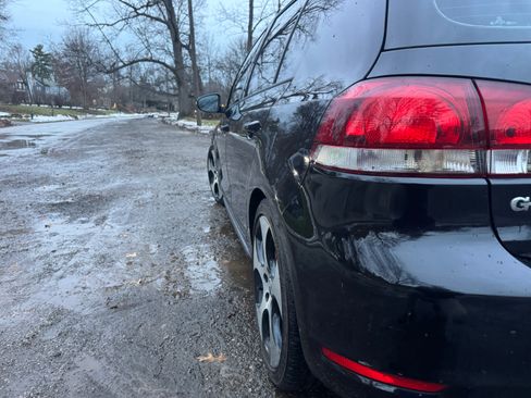 Used 2010 Volkswagen GTI 4-Door image 10