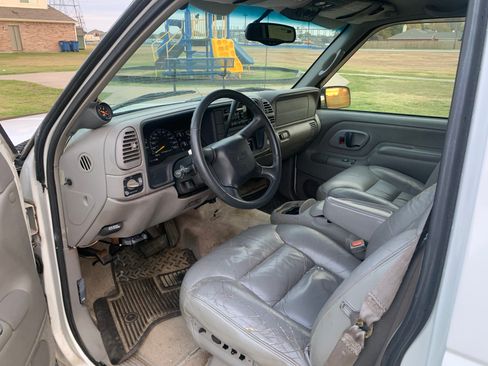 Used 1999 Chevrolet Suburban 4WD w/ Preferred Equipment Group 3 image 5