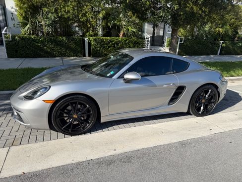 Used 2022 Porsche 718 Cayman image 12