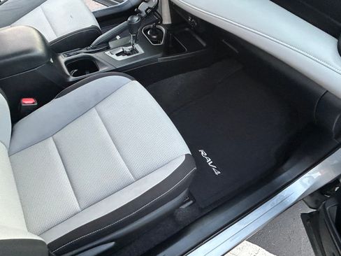 Used 2016 Toyota RAV4 XLE image 16