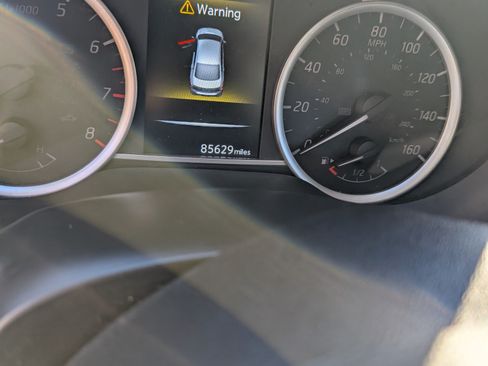 Used 2017 Nissan Sentra SV image 6