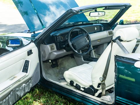 Used 1992 Ford Mustang LX image 18