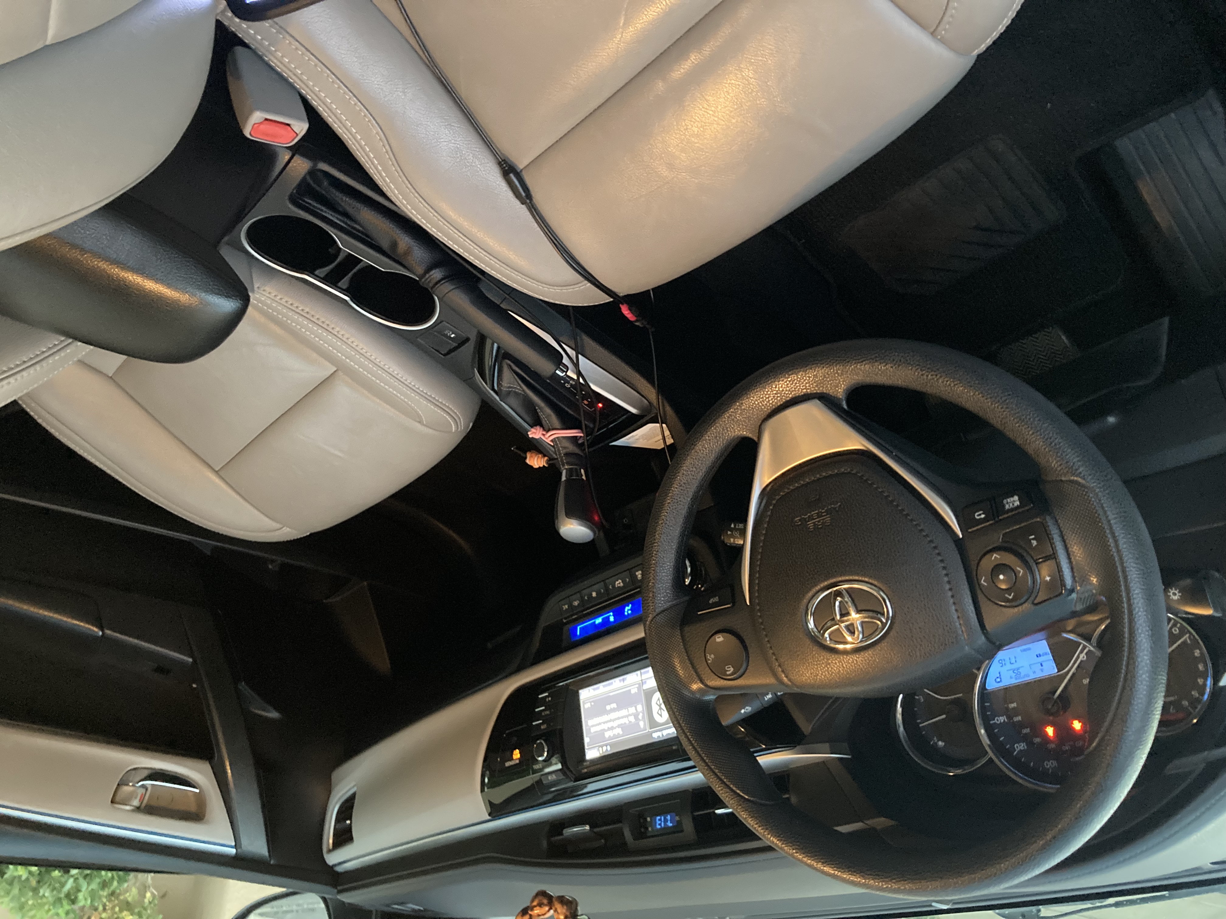 Used 2015 Toyota Corolla LE FWD image 11