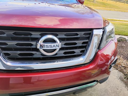 Used 2017 Nissan Pathfinder S image 24