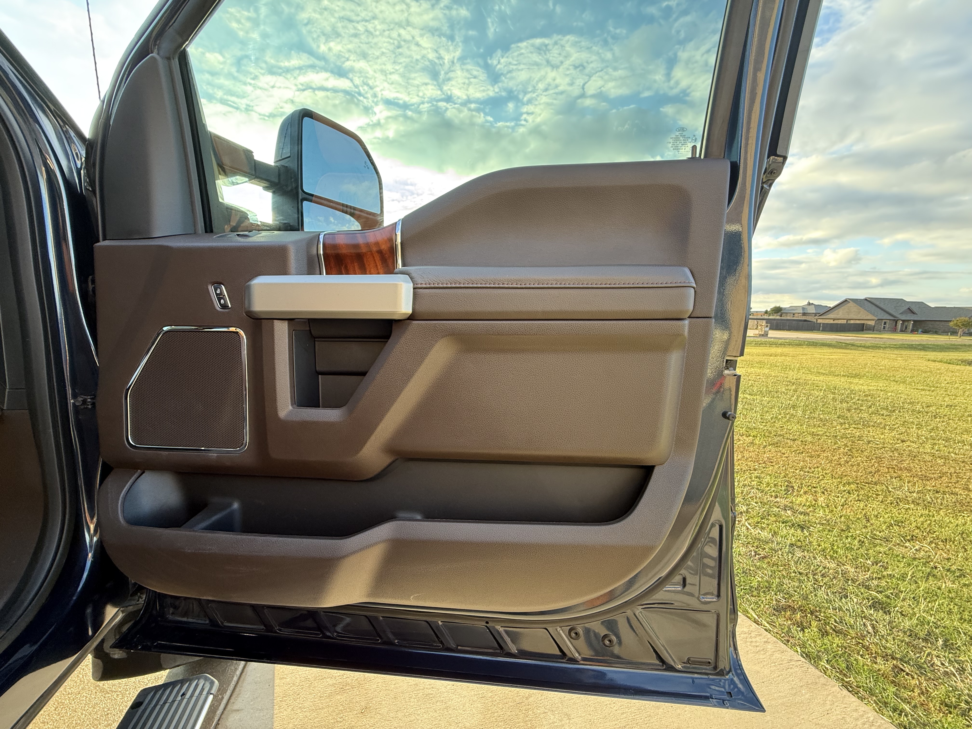 Used 2018 Ford F250 King Ranch w/ King Ranch Ultimate Package AWD/4WD image 12