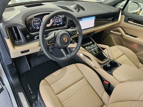 Used 2022 Porsche Cayenne Coupe AWD/4WD image 2