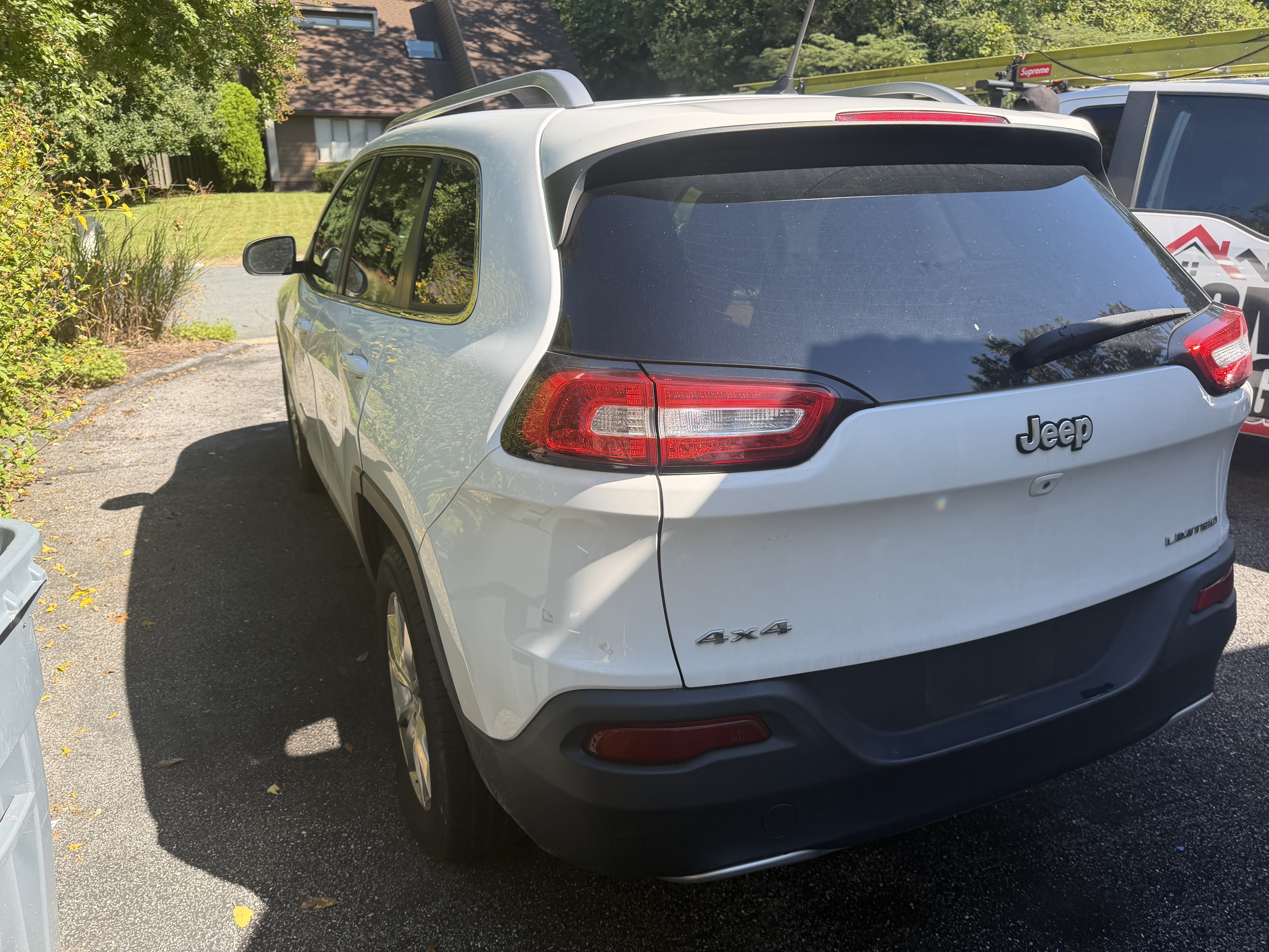 Used 2014 Jeep Cherokee Limited w/ Luxury Group AWD/4WD image 5