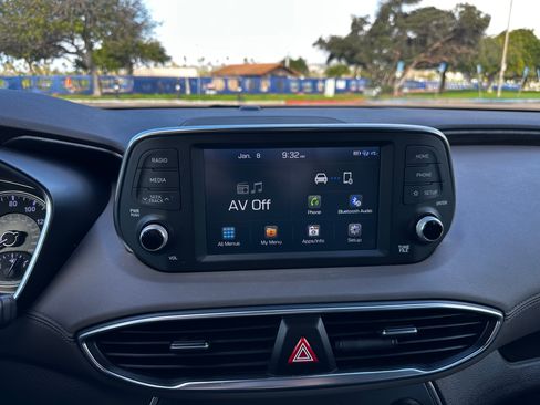 Used 2019 Hyundai Santa Fe SE image 10