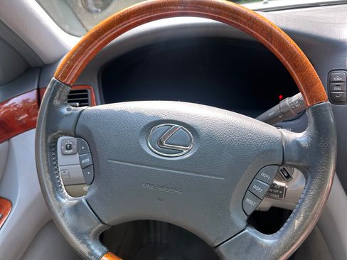Used 2004 Lexus LS 430 w/ Modern Luxury Pkg RWD image 17