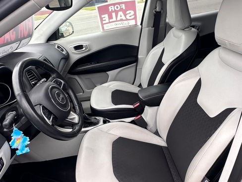Used 2018 Jeep Compass Latitude w/ Popular Equipment Group AWD/4WD image 8