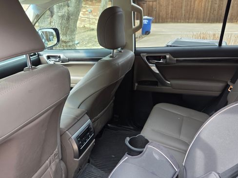 Used 2022 Lexus GX 460 Premium w/ Premium Package image 9