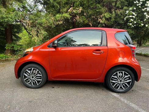 Used 2012 Scion iQ w/ Rear Speaker Pkg FWD image 1
