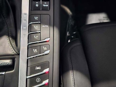 Used 2020 Porsche Macan S image 20