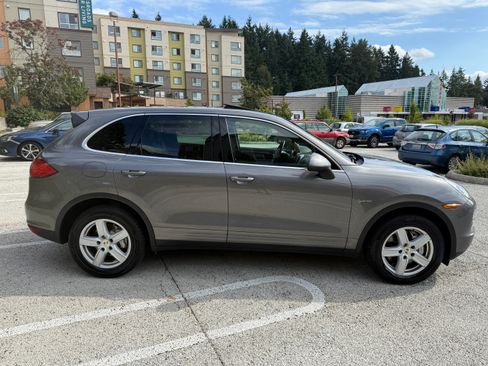 Used 2012 Porsche Cayenne S image 6