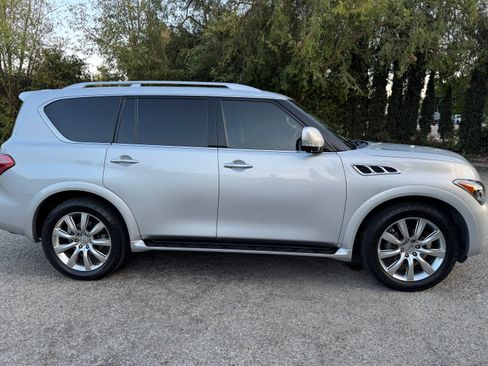 Used 2011 INFINITI QX56 2WD w/ Deluxe Touring Pkg image 21