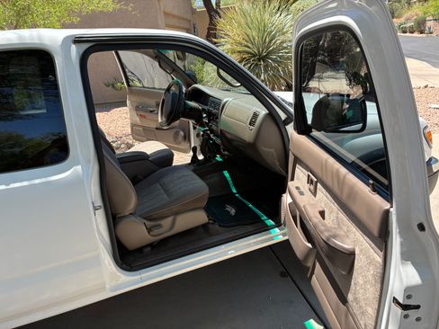Used 2000 Toyota Tacoma 4x4 Xtracab V6 image 16