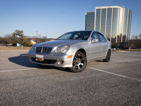 Used 2005 Mercedes-Benz C 320 4MATIC Sedan image 2