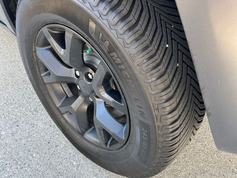 Used 2018 Jeep Cherokee Trailhawk w/ Quick Order Package 27L image 17