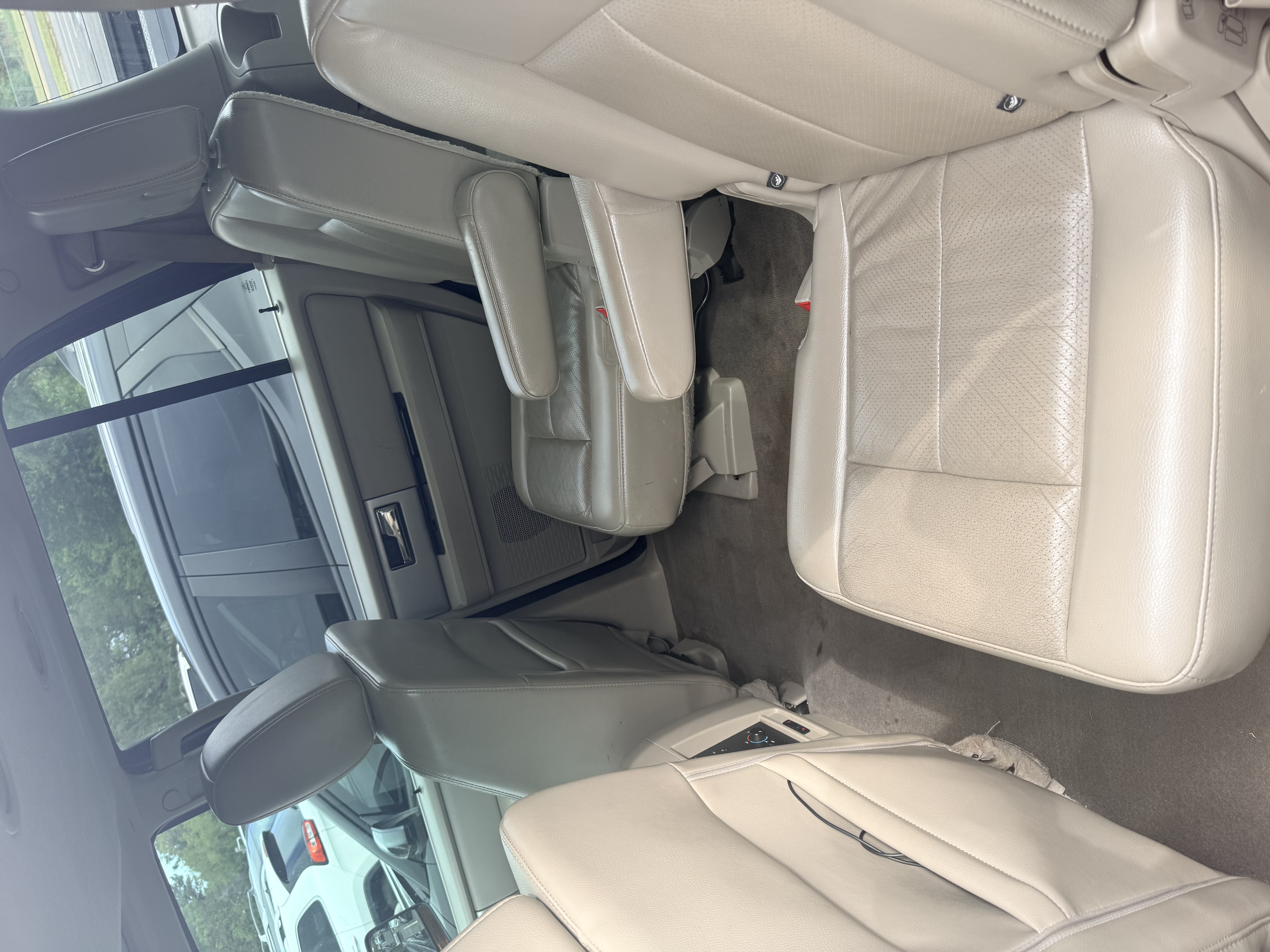 Used 2013 Ford Expedition Limited RWD image 8