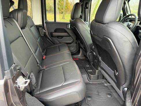 Used 2026 Jeep Wrangler Unlimited Rubicon image 18