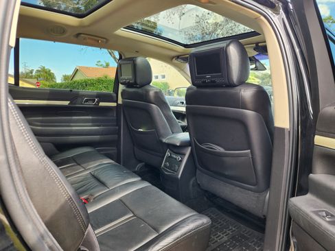 Used 2013 Lincoln MKT AWD image 11